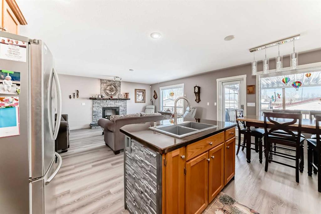 Fifth View of 232 Deschner Close , Devonshire, Red Deer, Alberta, T4R 3C2