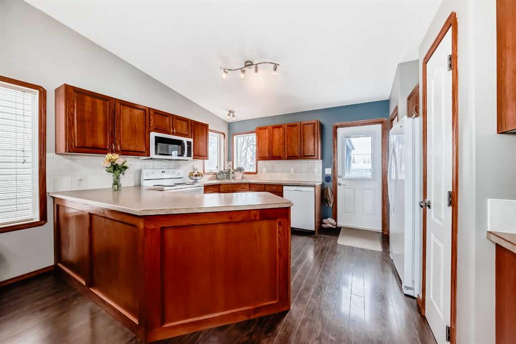 Third View of 35 Dentoom Close , Deer Park Village, Red Deer, Alberta, T4R 3H6