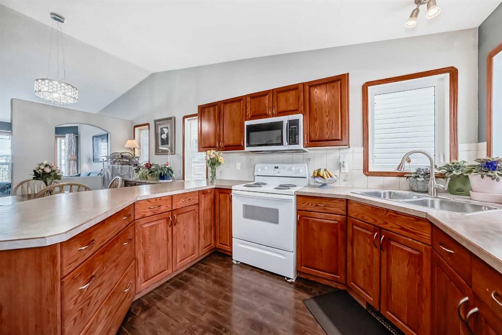 Fourth View of 35 Dentoom Close , Deer Park Village, Red Deer, Alberta, T4R 3H6