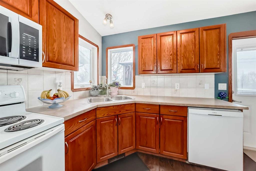 Fifth View of 35 Dentoom Close , Deer Park Village, Red Deer, Alberta, T4R 3H6