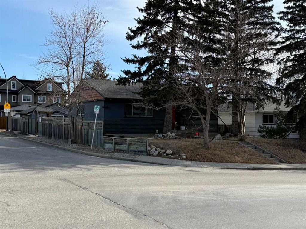 Fifth View of 3232 Morley Trail NW, Banff Trail, Calgary, Alberta, T2M 4H2