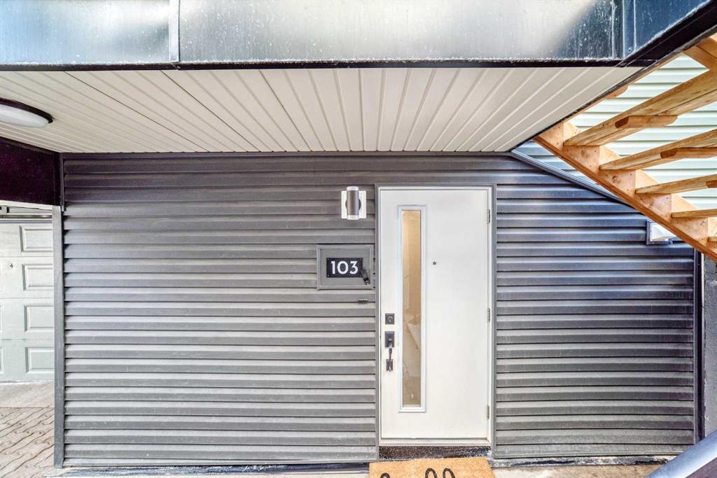 Fifth View of 103, 26 Glamis Green SW, Glamorgan, Calgary, Alberta, T3E 6V1