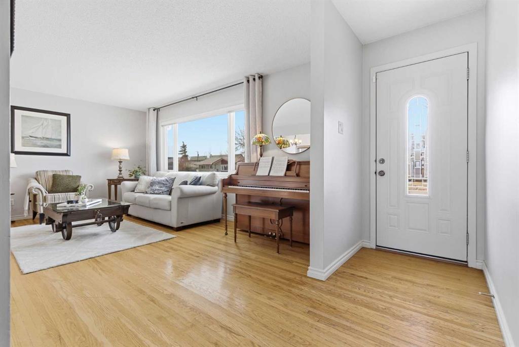 Fourth View of 9852 Athens Road SE, Acadia, Calgary, Alberta, T2J 1B9