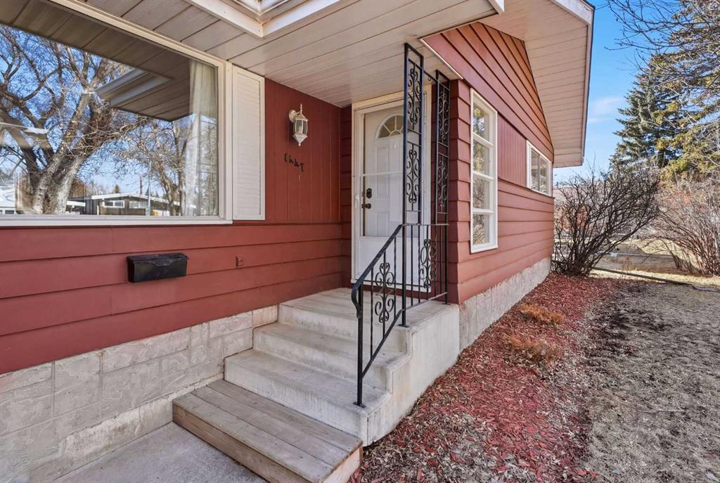 Fourth View of 1447 Northmount Drive NW, Brentwood, Calgary, Alberta, T2L0G7