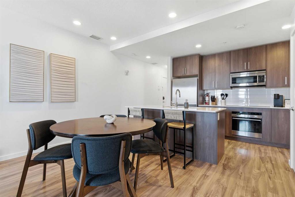 Third View of 305, 1629 38 Street SW, Rosscarrock, Calgary, Alberta, T3C 1T8