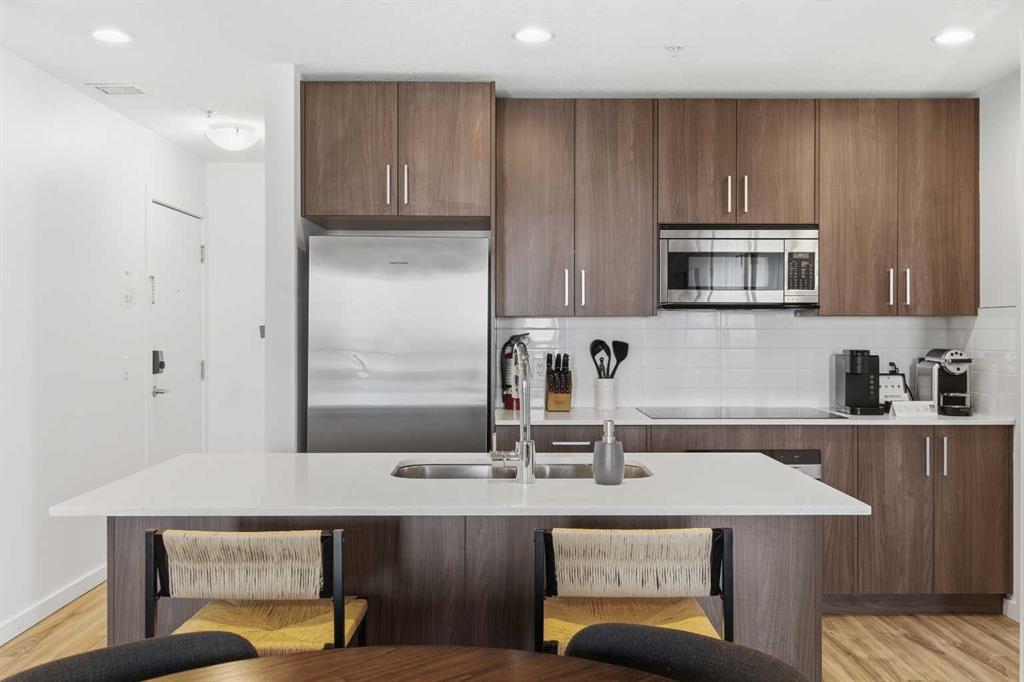 Fifth View of 305, 1629 38 Street SW, Rosscarrock, Calgary, Alberta, T3C 1T8