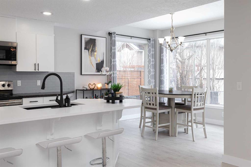 86 Cougarstone Court SW, A2295836, Alberta,