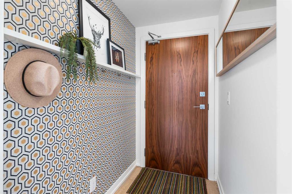 Fifth View of 102, 128 2 Street SW, Chinatown, Calgary, Alberta, T2P 0S7