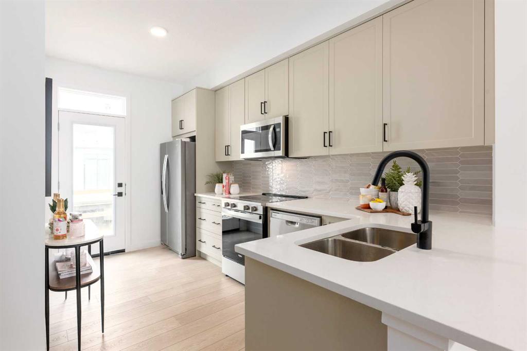 78 Heirloom Passage SE, A2295904, Alberta,