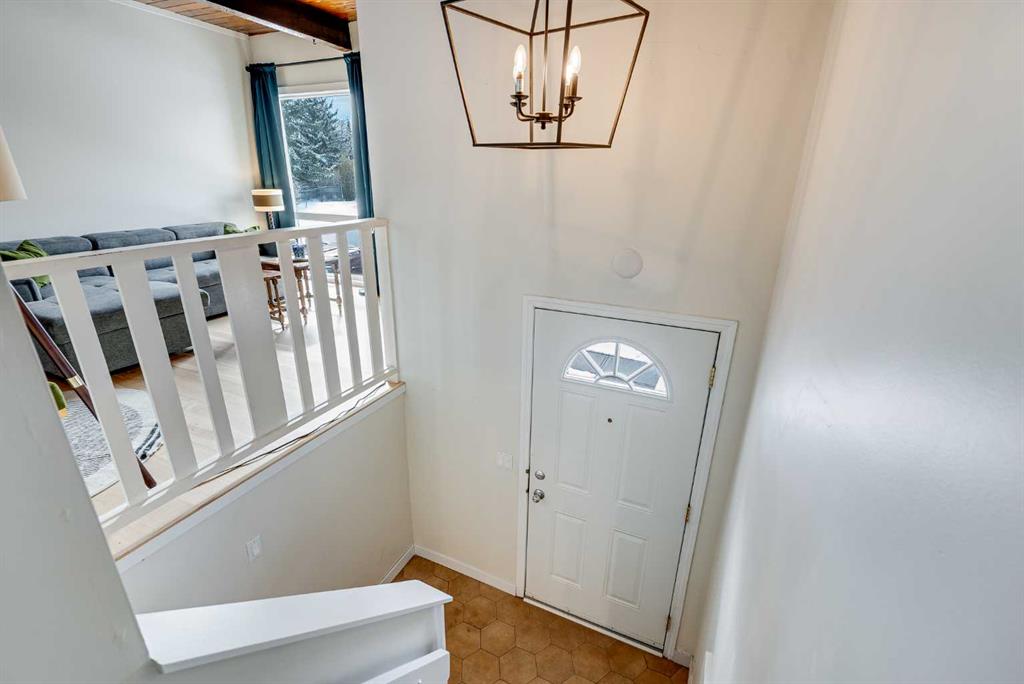 Fourth View of 120 Oaktree Lane SW, Oakridge, Calgary, Alberta, T2V 4V4