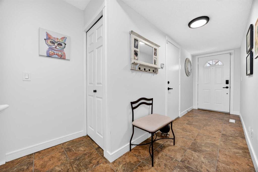 Fifth View of 94 Candle Terrace SW, Canyon Meadows, Calgary, Alberta, T2W 6G7