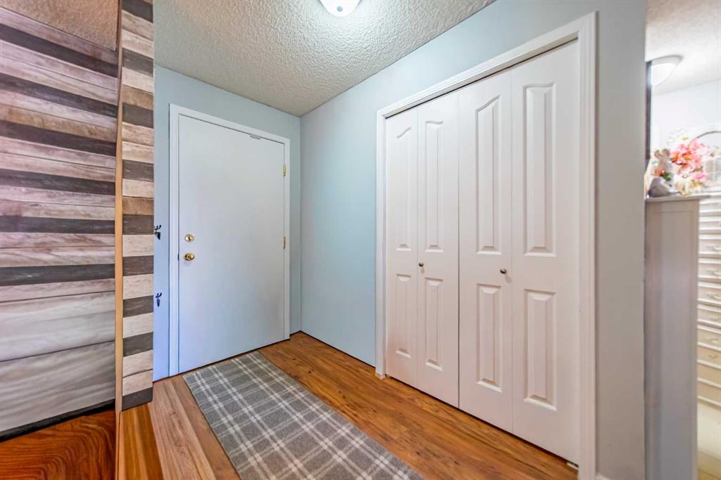 Third View of 2310, 2600 66 Street NE, Pineridge, Calgary, Alberta, T1Y 7K9