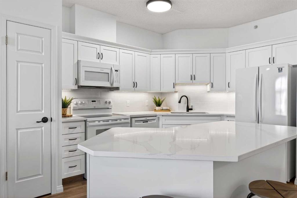 404, 5201 Dalhousie Drive NW, A2296255, Alberta,