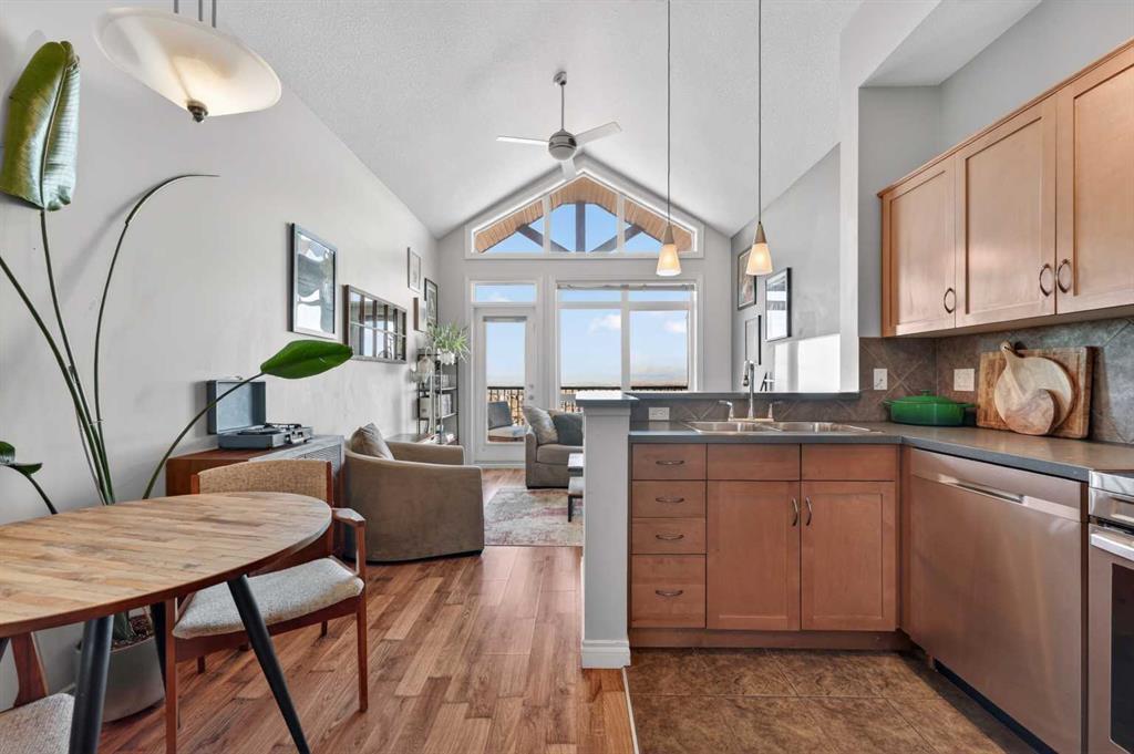 10, 169 Rockyledge View NW, A2296261, Alberta,