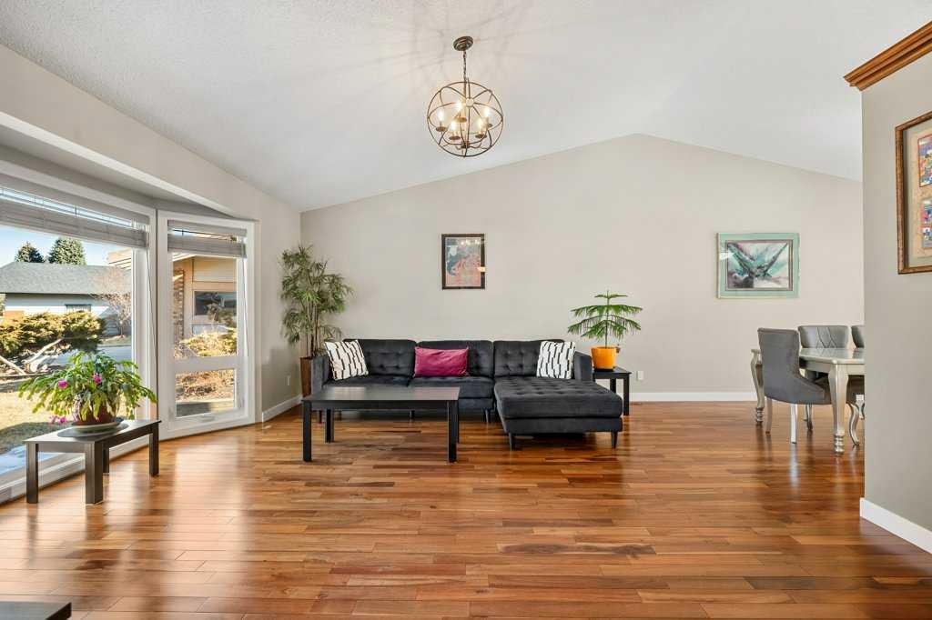 Fifth View of 44 Deerbrook Crescent SE, Deer Run, Calgary, Alberta, T2J 6G3