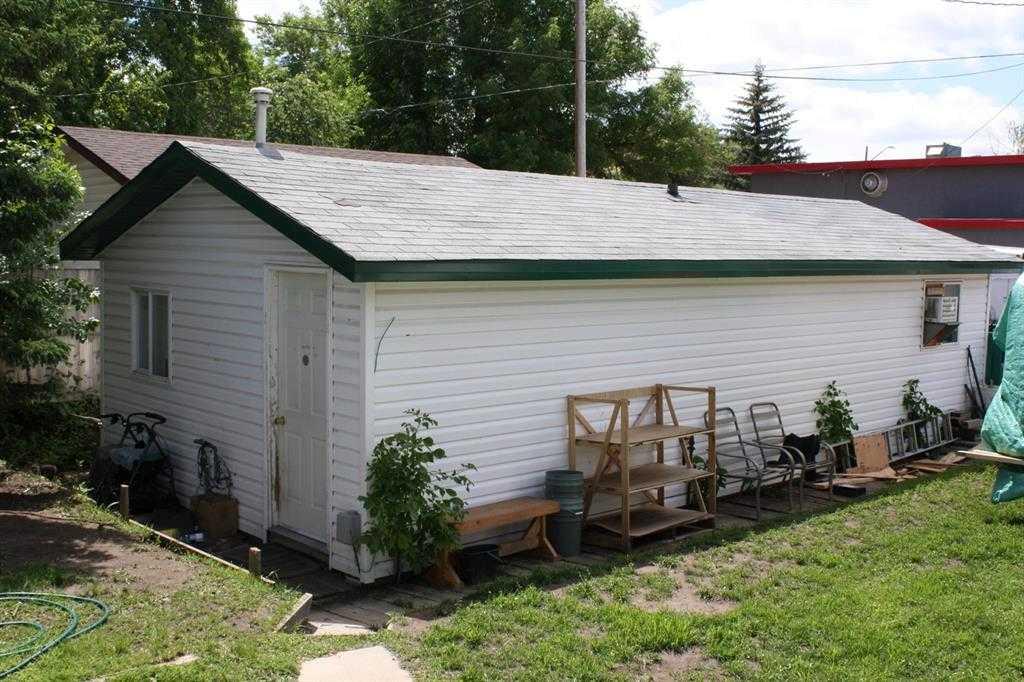 Third View of 427 2 Street W, Central, Brooks, Alberta, T1R 0E8