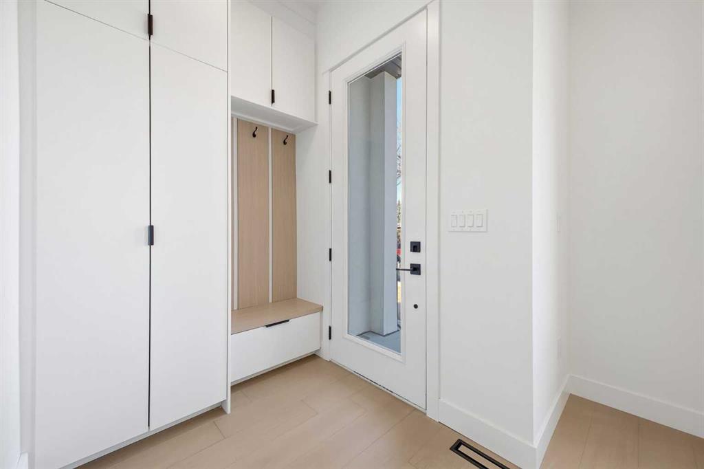 Third View of 2105 7 Street NE, Winston Heights/Mountview, Calgary, Alberta, T2E 4C7