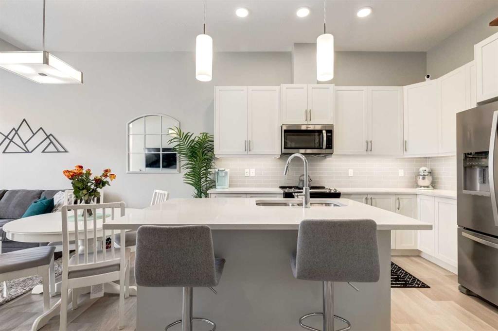 212 Crestbrook Common SW, A2296389, Alberta,