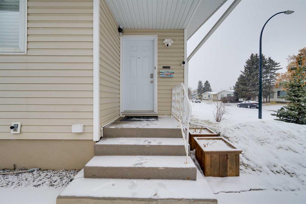 Third View of 33 Wells Street , West Park, Red Deer, Alberta, T4N 5Y2
