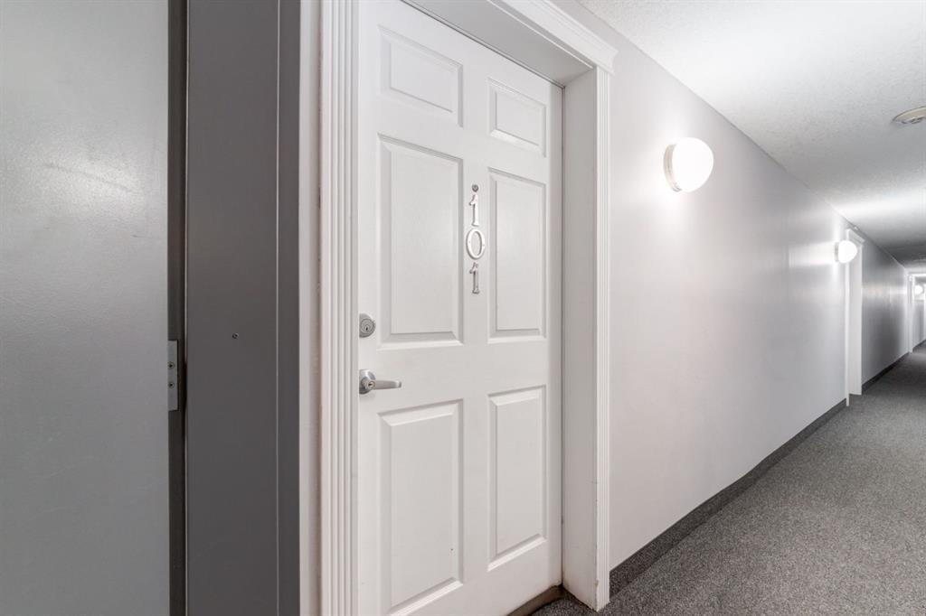 Third View of 101, 11 Somervale View SW, Somerset, Calgary, Alberta, T2Y 4A9