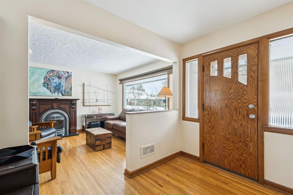 Fourth View of 2363 23 Street NW, Banff Trail, Calgary, Alberta, T2M 3Y1