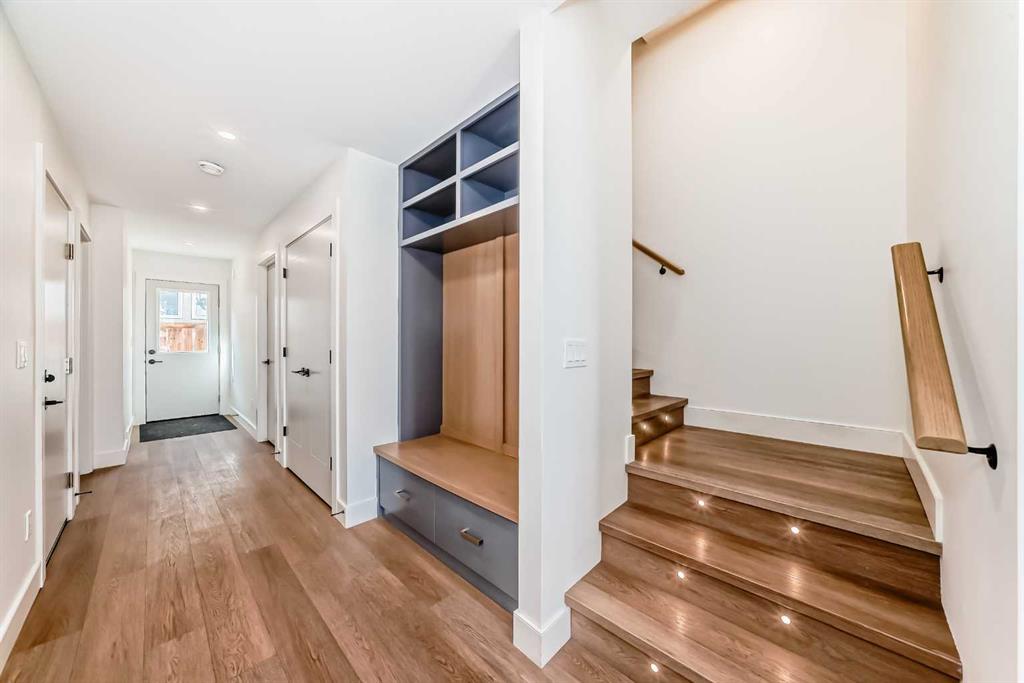 Fifth View of 305 18 Street NW, West Hillhurst, Calgary, Alberta, T2N4J7