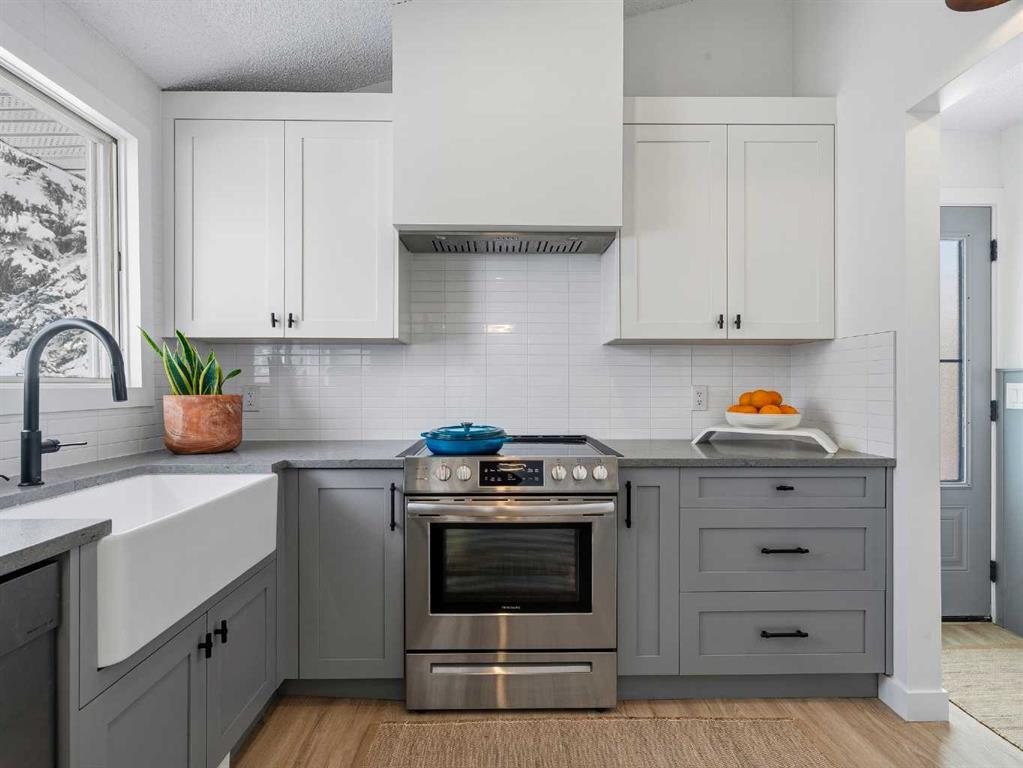 Third View of 7723 Hunterview Drive NW, Huntington Hills, Calgary, Alberta, T2K 5C9