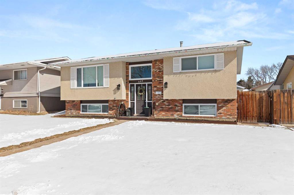 Third View of 888 20 Street NE, Northeast Crescent Heights, Medicine Hat, Alberta, T1C 1M4