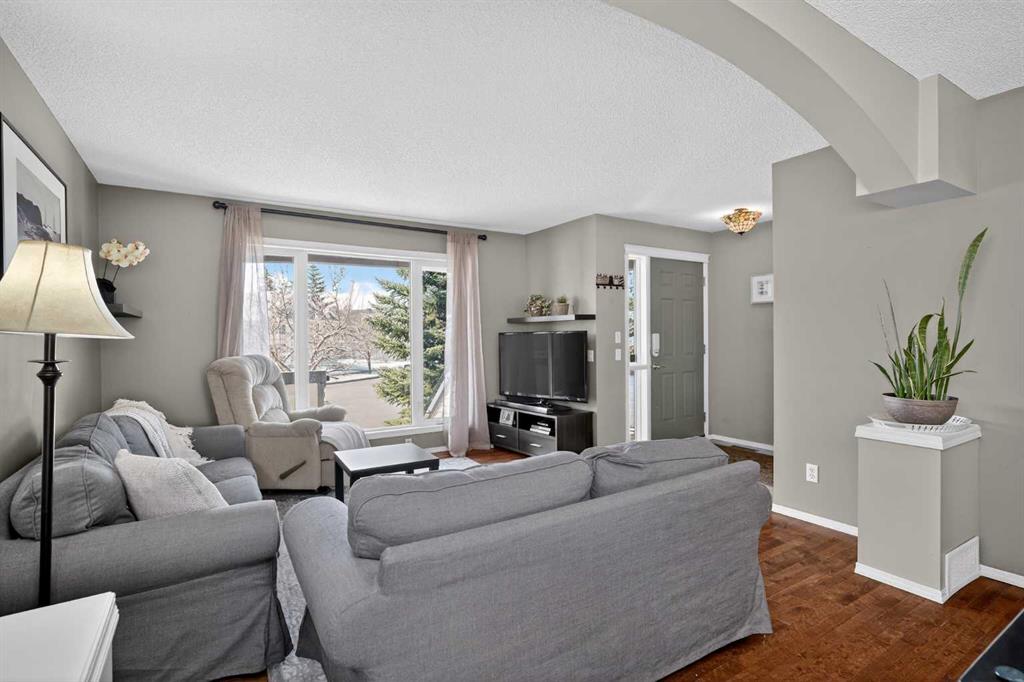 Fifth View of 20 Inverness Grove SE, McKenzie Towne, Calgary, Alberta, T2Z3E6