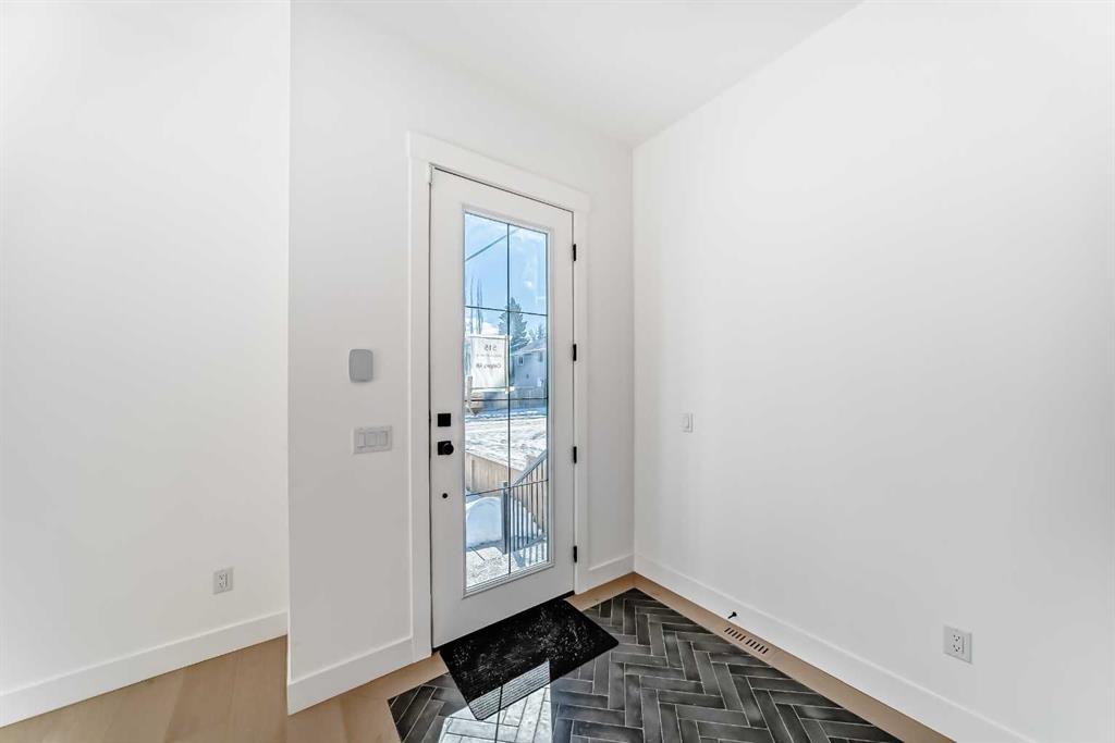 Fifth View of 515 34A Street NW, Parkdale, Calgary, Alberta, T2N 2Y6