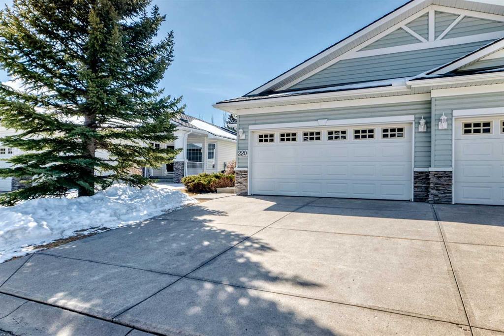 220 Rocky Ridge Villas NW, A2297086, Alberta,
