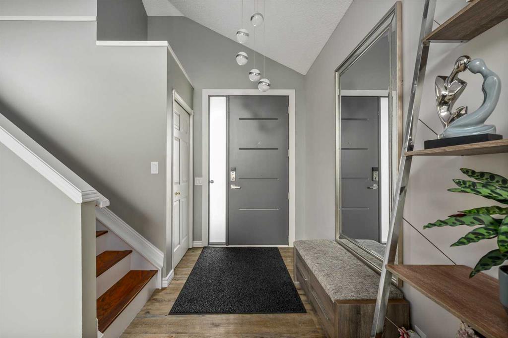 Fifth View of 220 Douglas Glen Bay SE, Douglasdale/Glen, Calgary, Alberta, T2Z 2M8