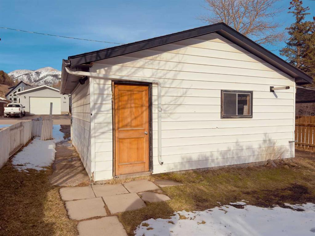 Fifth View of 15030 21 Aveunue  , NONE, Frank, Alberta, T0K0E0