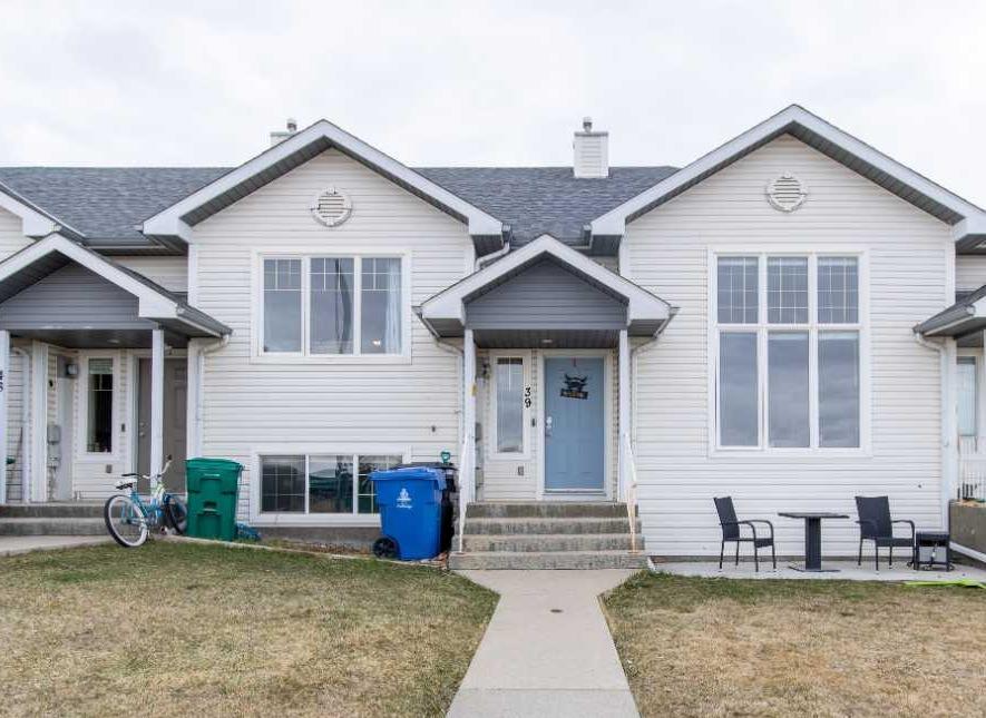 Second View of 39 Blackfoot Boulevard W, Indian Battle Heights, Lethbridge, Alberta, T1K 7N7