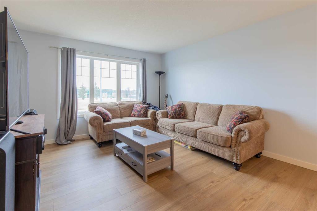 Third View of 39 Blackfoot Boulevard W, Indian Battle Heights, Lethbridge, Alberta, T1K 7N7