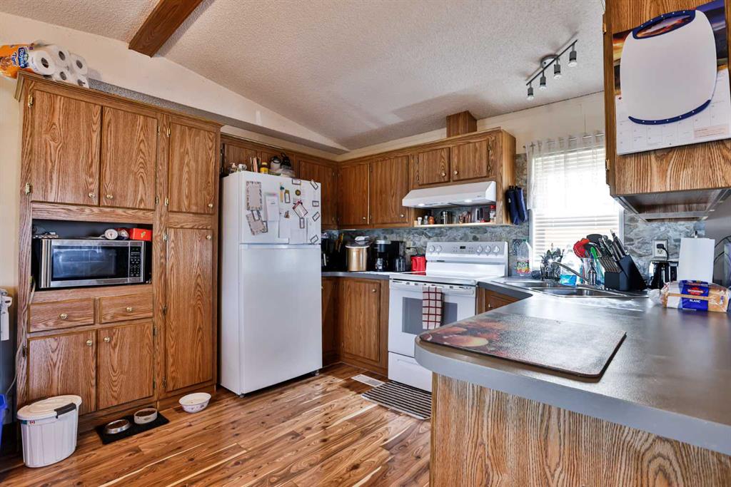 Fourth View of 41, 2300 13 Street N, Bridge Villa Estates, Lethbridge, Alberta, T1M 4E8