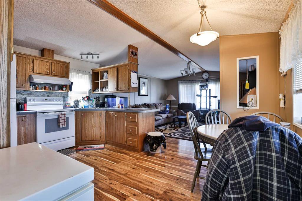 Fifth View of 41, 2300 13 Street N, Bridge Villa Estates, Lethbridge, Alberta, T1M 4E8