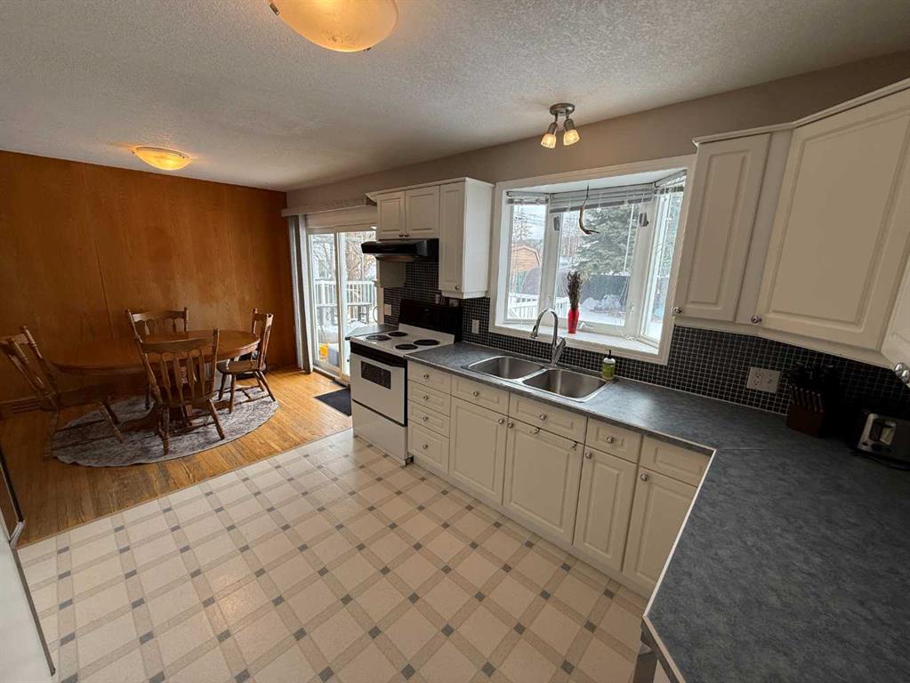 Third View of 104 Dorin Drive , Hardisty, Hinton, Alberta, T7V 1B9