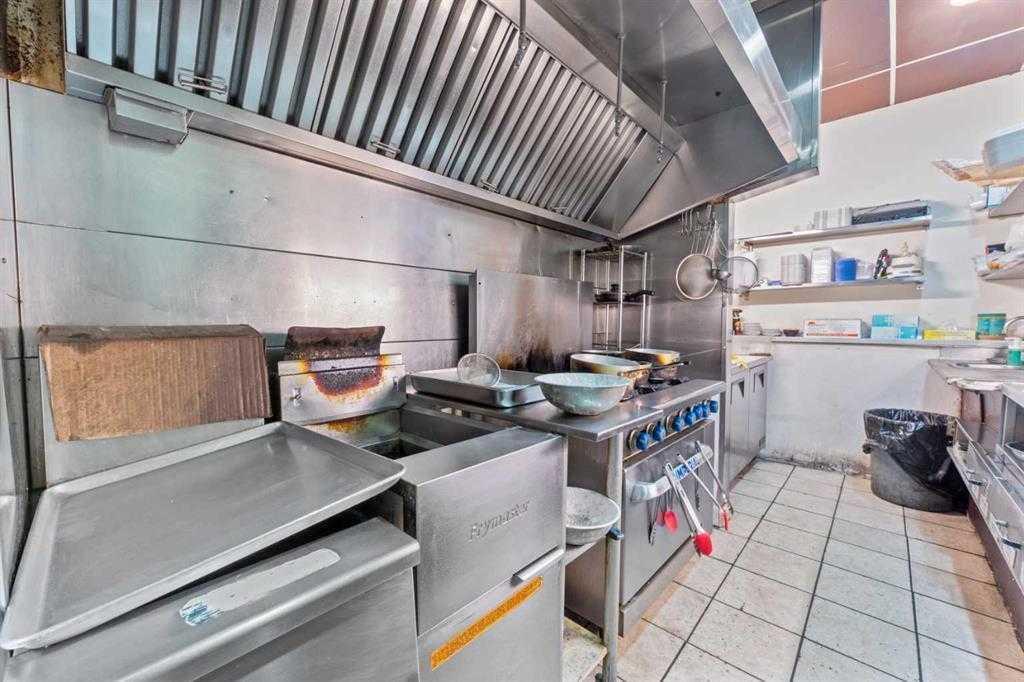 Fifth View of 920 36 Street NE, Marlborough, Calgary, Alberta, T2A 6L8