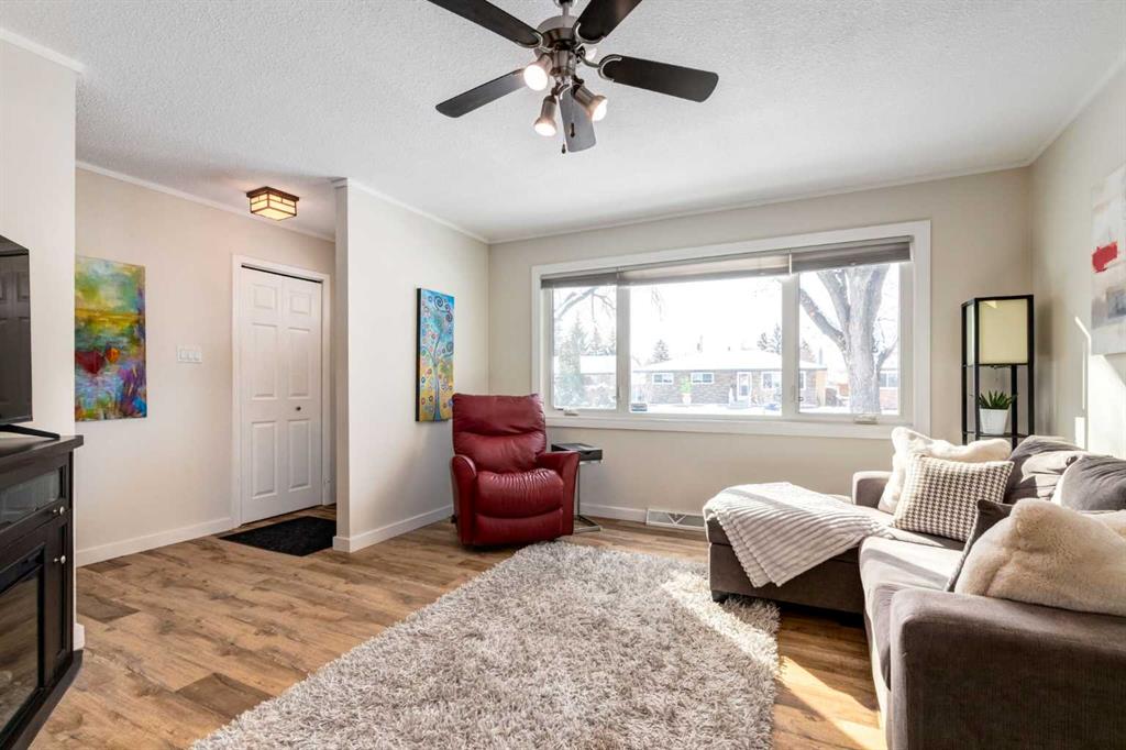 Fourth View of 332 Avonburn Road SE, Acadia, Calgary, Alberta, T2H 1N8