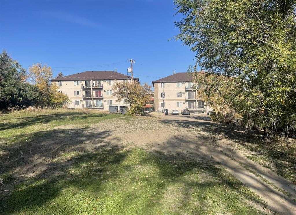 Third View of 338 4 Street SE, SE Hill, Medicine Hat, Alberta, T1A0K2