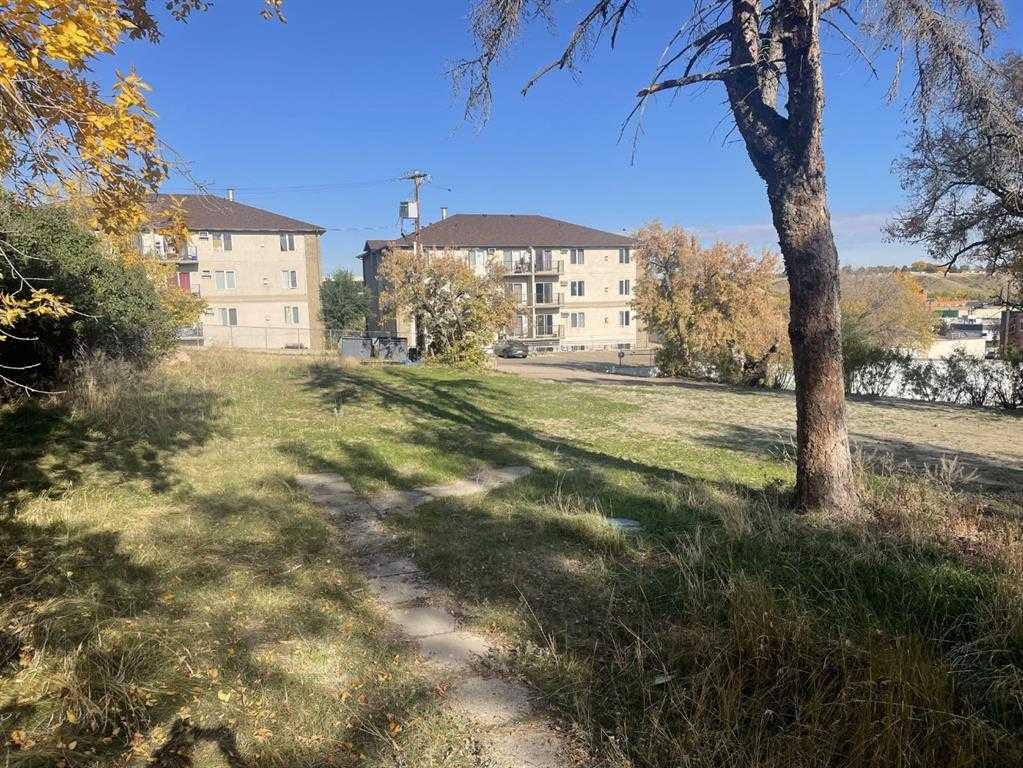 Fourth View of 338 4 Street SE, SE Hill, Medicine Hat, Alberta, T1A0K2