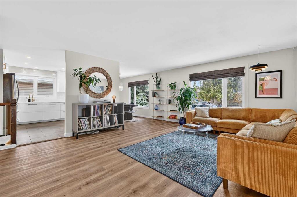 Fourth View of 584 Woodhill Place SW, Woodlands, Calgary, Alberta, T2W 3L5