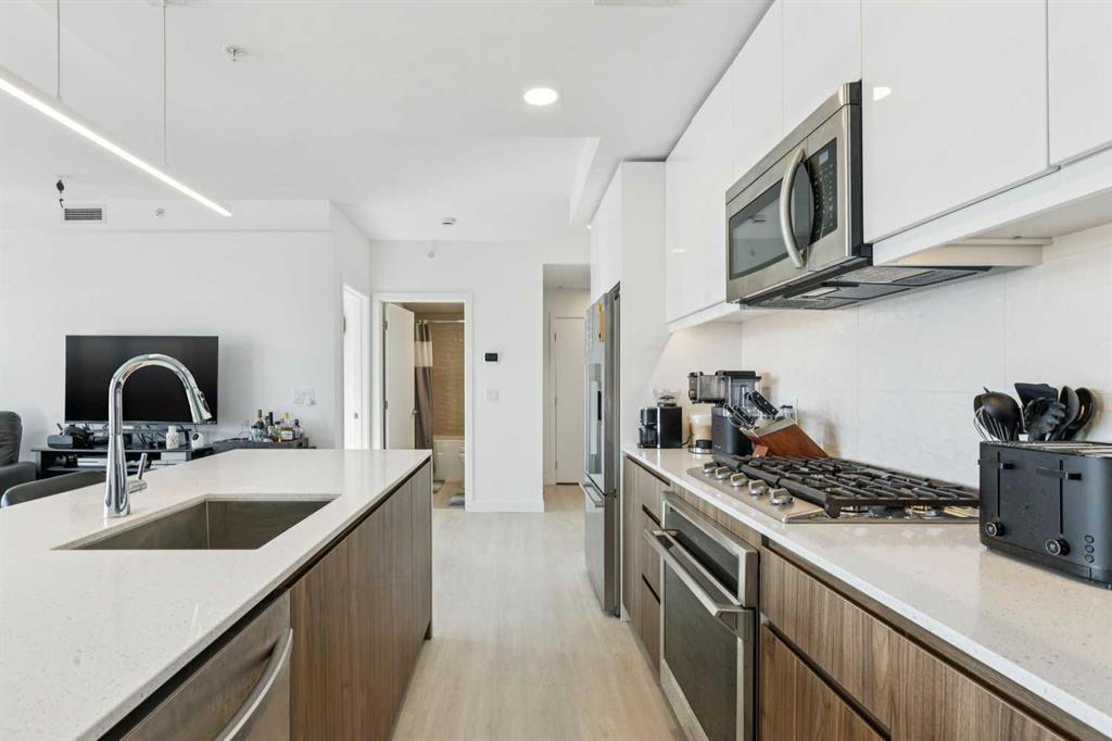 Fifth View of 211, 327 9A Street NW, Sunnyside, Calgary, Alberta, T2N 1T7