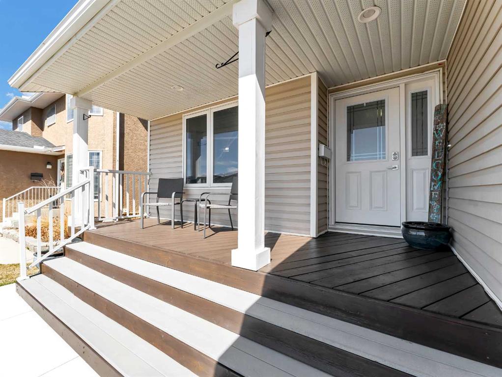 Third View of 32 Spruce Close SE, SE Southridge, Medicine Hat, Alberta, T1A7E4