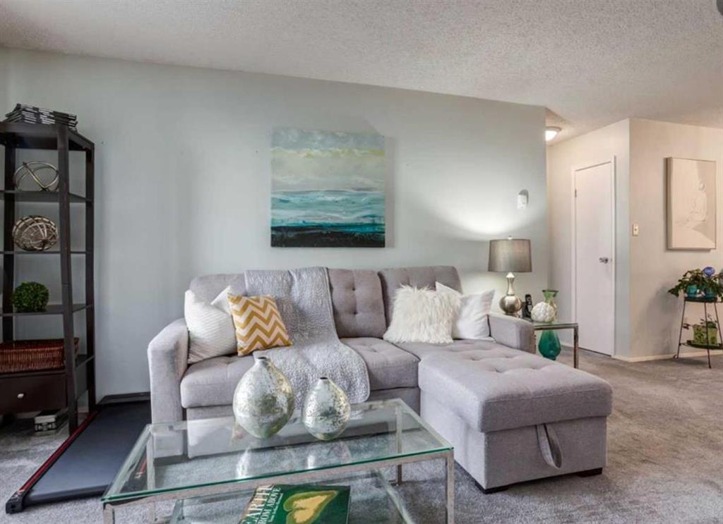 Third View of 4107, 315 Southampton Drive SW, Southwood, Calgary, Alberta, T2W2T6