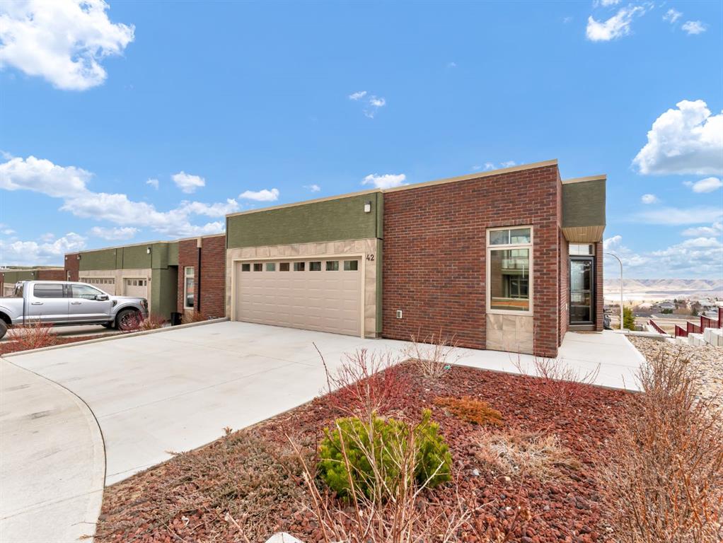 Third View of 42 Palisades Lane NE, Northeast Crescent Heights, Medicine Hat, Alberta, T1C 2B4