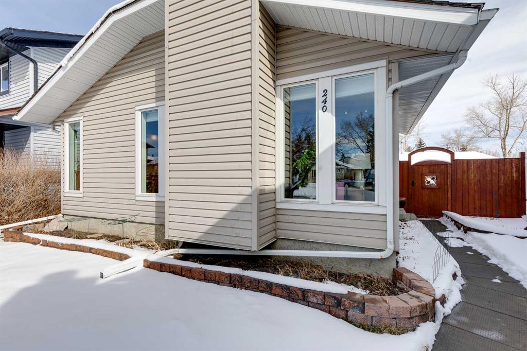 Third View of 240 Summerwood Place SE, Summerhill, Airdrie, Alberta, T4B 1W3