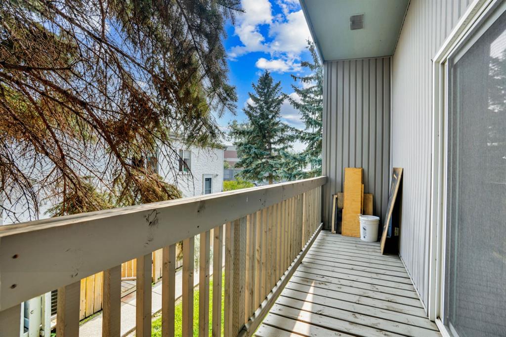 Third View of 2, 459 Huntsville Crescent NW, Huntington Hills, Calgary, Alberta, T2K4W3