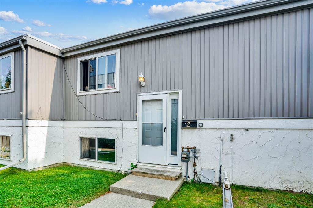 Fourth View of 2, 459 Huntsville Crescent NW, Huntington Hills, Calgary, Alberta, T2K4W3